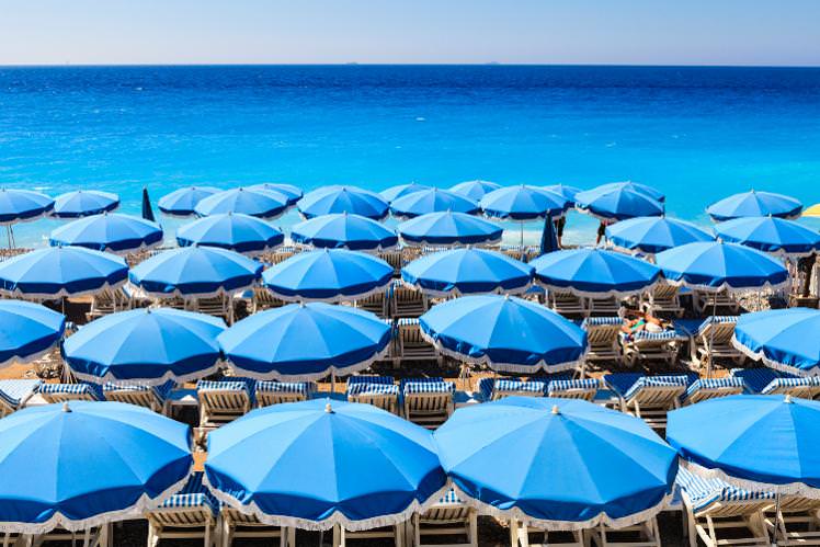 beach-umbrellas-nice-cs