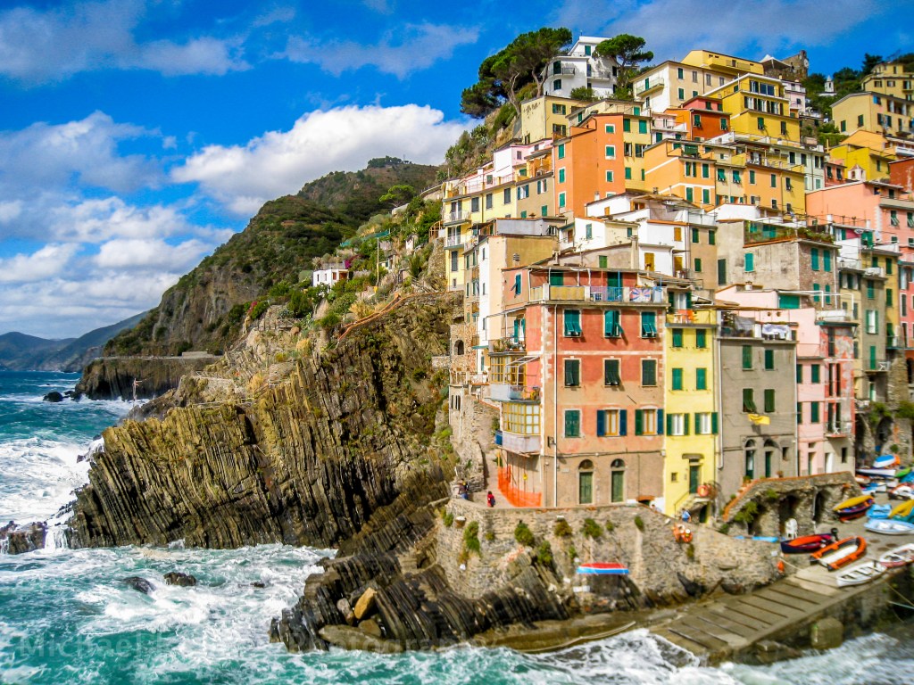 Cliffs-and-villages-of-the-Cinque-Terre-and-the-Italian-Riviera-Italy